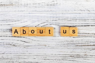 Hakkımızda küpleri harflerle yapılan kelime