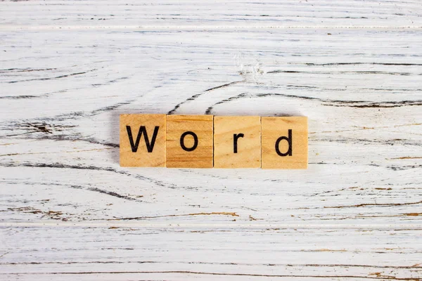 Palabra hecha de bloques de madera redonda sobre la mesa — Foto de Stock