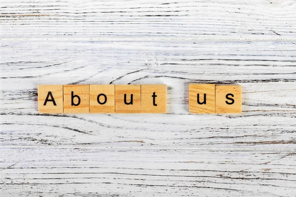 Hakkımızda küpleri harflerle yapılan kelime