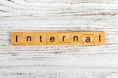 Tahta bloklar kavramı ile yapılan iç kelime