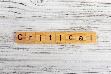 Tahta bloklar kavramı ile yapılan kritik kelime