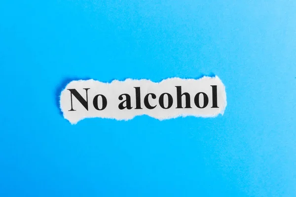 Kein Alkohol-Text auf Papier. Kein Alkohol auf einem Blatt Papier. Konzeptbild. — Stockfoto