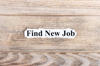 yeni iş metin kağıt üzerinde bulabilirsiniz. Kelime yırtık kağıt üzerinde yeni bir iş bulmak. Kavram görüntü