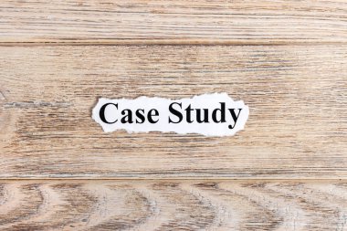 Kağıt üzerinde vaka çalışması metin. Word Case Study yırtık kağıt. Kavram görüntü