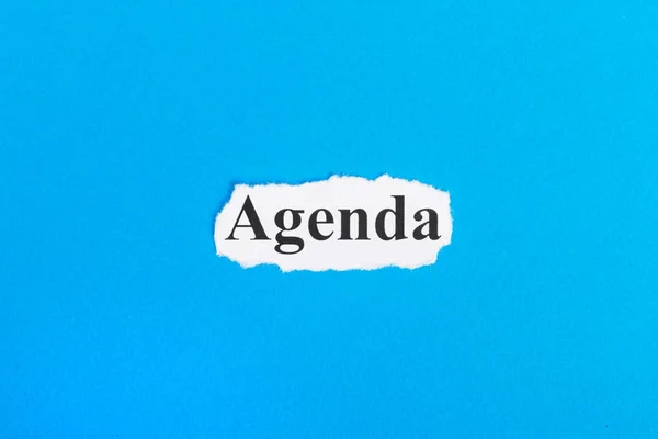 Agenda-Text auf Papier. Wortprogramm auf zerrissenem Papier. Konzeptbild — Stockfoto