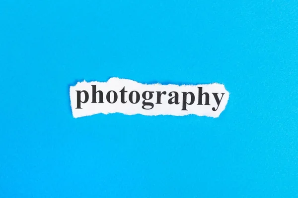 PHOTOGRAPHY text on paper. Word PHOTOGRAPHY on torn paper. Concept Image — Stock Photo, Image