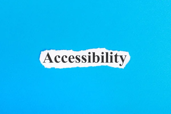 Accessibilit κείμενο σε χαρτί. Λέξη Accessibilit στο σκισμένο χαρτί. Έννοια εικόνας — Φωτογραφία Αρχείου