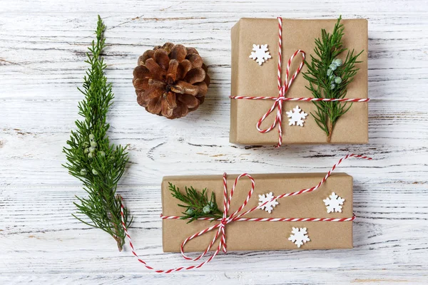 Arka plan, Noel ve yeni yıl düz kompozisyon Xmas süslemeleri ve çam dalları, düz yatıyordu yapılmış