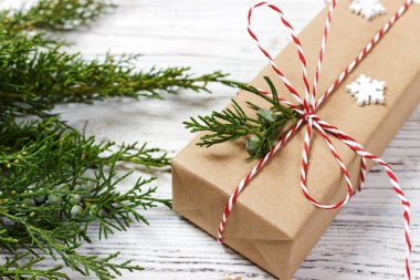 Arka plan, Noel ve yeni yıl düz kompozisyon Xmas süslemeleri ve çam dalları, düz yatıyordu yapılmış