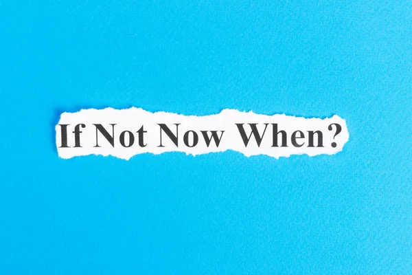 Şimdi değilse ne zaman kağıt üzerinde metin. Şimdi değilse word yırtık kağıt üzerinde ne zaman. Kavram görüntü