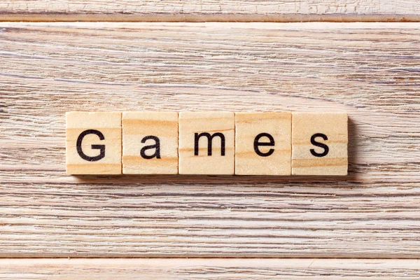 Ігри слово написано на дерев'яному блоці. текст ігор на столі, концепція — стокове фото