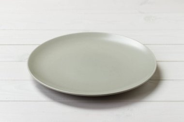 Perspektif Görünümü. Ahşap arka plan beyaz boş plaka