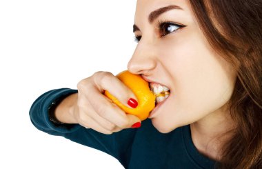 Tam izole limon ile güzel bir beyaz kadın portresi