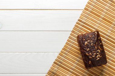 Tohumları, tuğla fırında pişmiş ile geleneksel çavdar ekmeği. Sağlıklı ve lezzet dolu