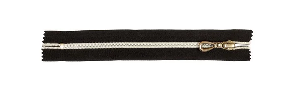 Κλειστό μαύρο φερμουάρ που απομονώνονται σε λευκό φόντο — Φωτογραφία Αρχείου