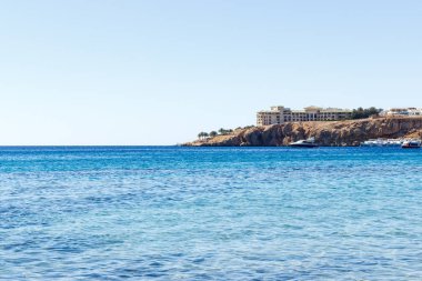 dağda, Kızıldeniz Hotel'e denizden görüntülemek