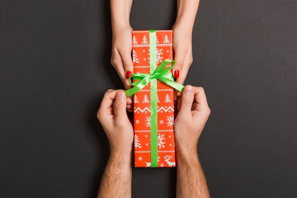 Top view of a man and a woman congratulating each other with a g — Stock Photo, Image