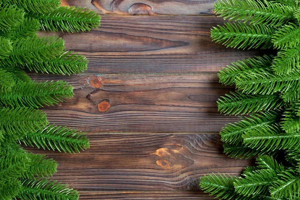 나무로 된 전나무 가지로 만들어 진 골조의 맨 위 사진. 당신의 디자인을 위한 빈 공간이 있는 크리스마스 컨셉 — 스톡 사진