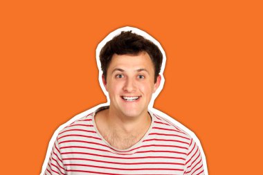 Çılgın genç adam mutlu poz veriyor. Duygusal adam moda rengi olan dergi kolajı tarzını izole etti