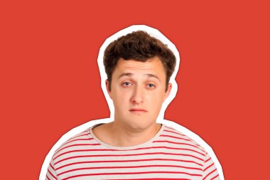 Kırmızı Gözlü Ağlayan Adam portresini kapat. Duygusal adam moda rengi ile dergi kolajı tarzını izole etti