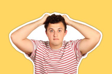 Umutsuz adam ellerini başının üstünde tutar. Duygusal adam moda rengi olan dergi kolajı tarzını izole etti