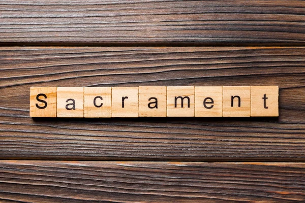 Palabra de sacramento escrita en madera. sacramento texto sobre la mesa, concepto —  Fotos de Stock