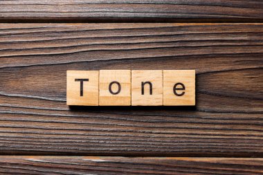 sesi kelime ahşap blok üzerinde yazılı. sesi metin, tasarım, ahşap masanın kavramı.