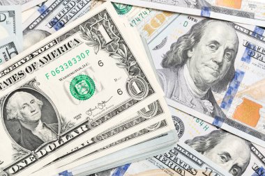 1 dolarlık banknotlar. Arka plandaki iş konseptinin en üst görüntüsü..