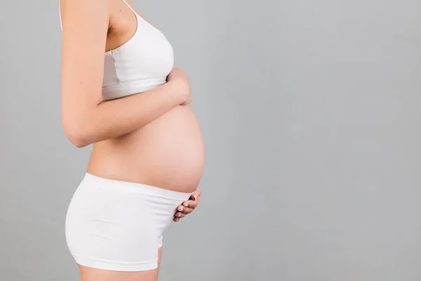 Obraz Těhotných Žen Které Objímají Břicho Šedém Pozadí Budoucí Máma — Stock fotografie