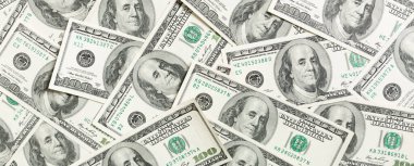 Arka plan olarak yapılmış 100 dolarlık banknotların en üst görüntüsü. Amerikan doları konsepti. Amerikan dolarlarının dokusu.