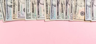 Arka plan Us Dollar banklar para kopya alanı ile arka planda iş kavramının üst görünümü.