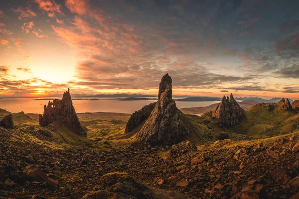 Hermosa Vista Amanecer Piedras Roca Ligeras Old Man Storr Escocia Fotos De Stock Sin Royalties Gratis