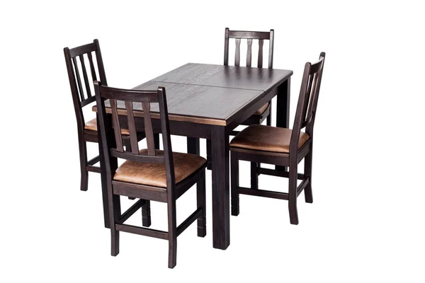 식탁 과 부엌 의자 네 개는 흰색 배경에 분리되어 있습니다. 천연목으로 만든 가구. — 스톡 사진