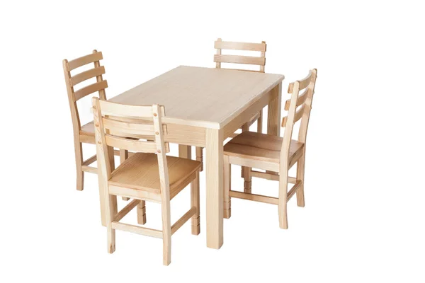 一套厨房家具，由天然木材制成，一张餐桌和四张椅子，与白色背景隔离. — 图库照片