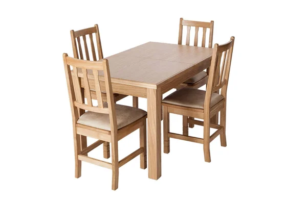 一套厨房家具，由天然木材制成，一张餐桌和四张椅子，与白色背景隔离. — 图库照片