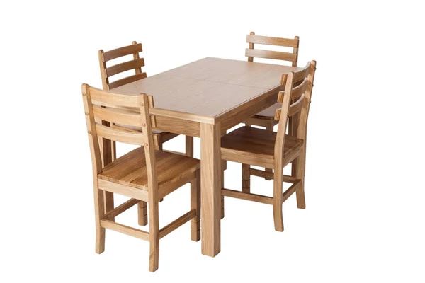 천연목으로 만들어 진 부엌 가구 세트, 식탁 과 의자 네 개, 흰 배경에 따로 떨어져 있다. — 스톡 사진