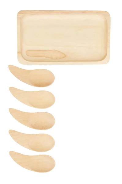 Bandeja de madera y cuchara aisladas sobre fondo blanco — Foto de Stock