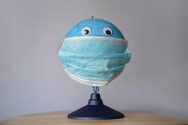 Koruyucu tıbbi maskeli dünya