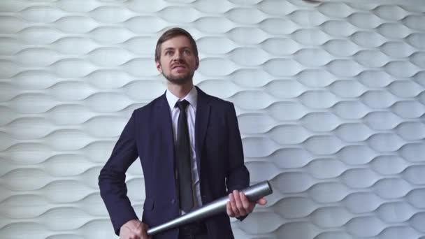 Angry businessman with a baseball bat — Stock Video