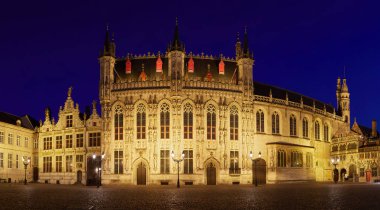 Bruges, Belçika - 23 Nisan 2017: Panoramik Burg Meydanı 