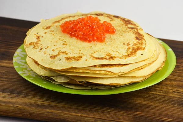 Traditional Russian pancakes with red caviar — Stock Photo, Image