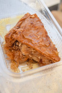Fındık ile Türkiye veya Yunanistan baklava parçası. Tatlı Baklava.