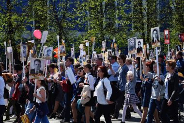 Yoshkar-Ola, Rusya-9 Mayıs 2016. Geçit töreni ölümsüz bir alay.
