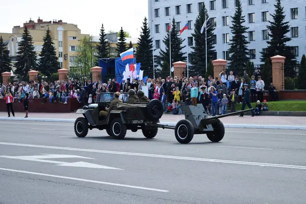 Yoshkar-Ola, Federacja Rosyjska-9 maja 2016. Sprzęt wojskowy armii rosyjskiej. Podczas parady. — Zdjęcie stockowe