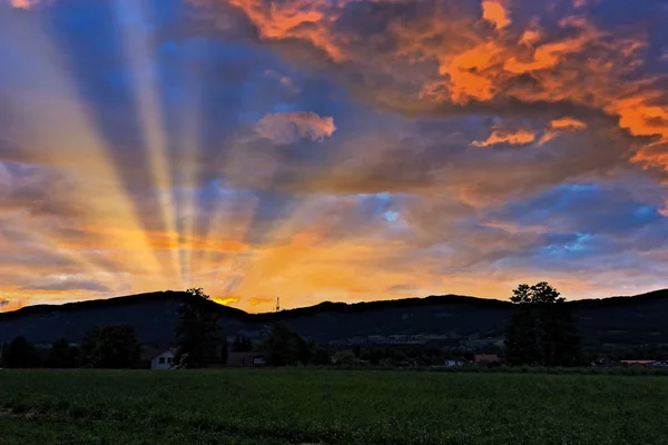 Paisagem Montanhosa Das Montanhas Durante Pôr Sol Cênica — Fotografia de Stock