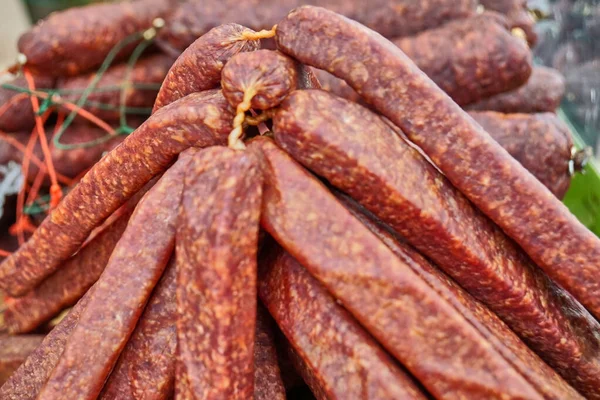 Una Variedad Salami Ahumado Seco Cortado — Foto de Stock