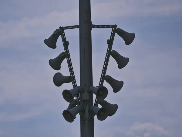 Låg Vinkel Kommunikationssystem Mot Blå Molnig Himmel — Stockfoto