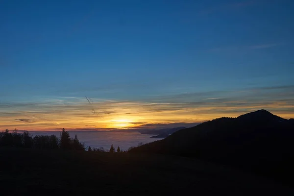 Paisagem Montanhosa Das Montanhas Durante Pôr Sol Cênica — Fotografia de Stock