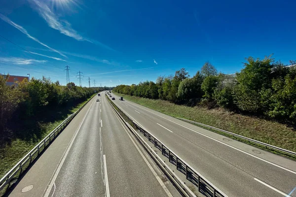 Autobahn Mit Viel Verkehr Sonnigen Tagen Blick Aus Der Vogelperspektive — Stockfoto