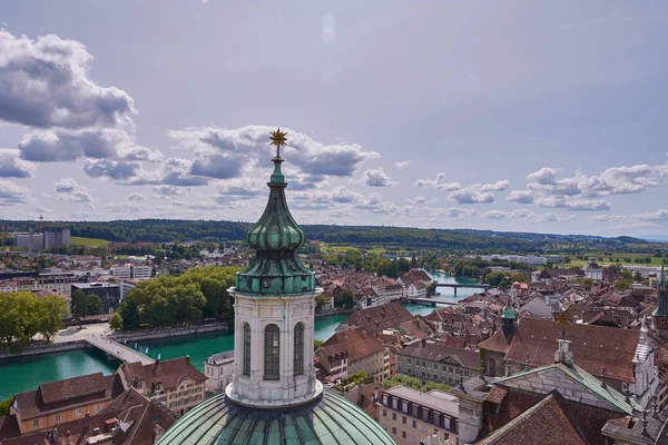 Solothurn Barok City 'deki İsviçre katedralinden bakış açısı